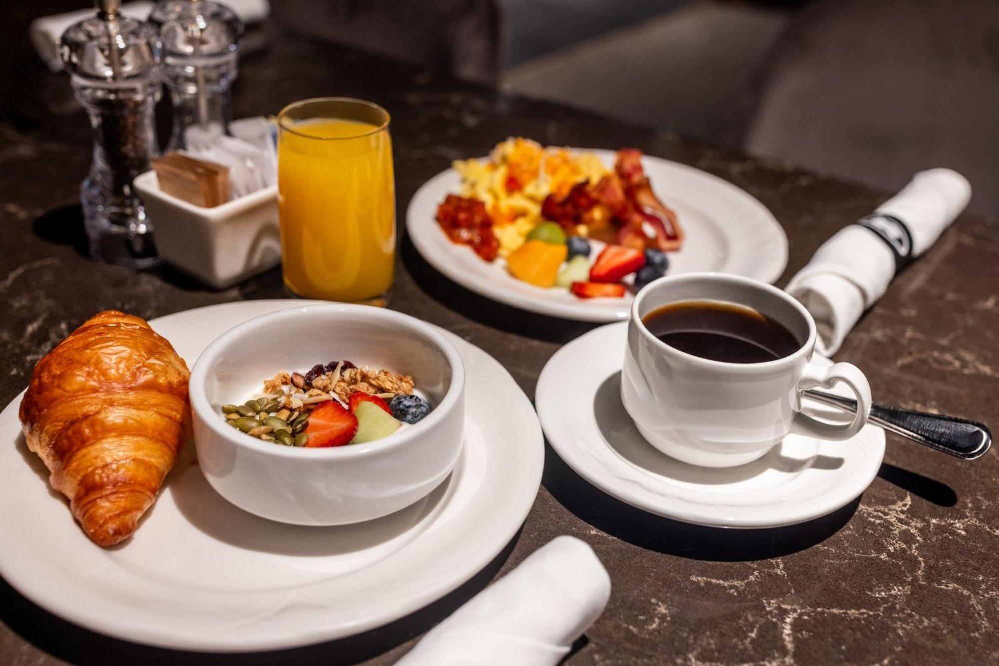 Crowne Plaza Hotel Moncton Downtown By Ihg Eksteriør billede
